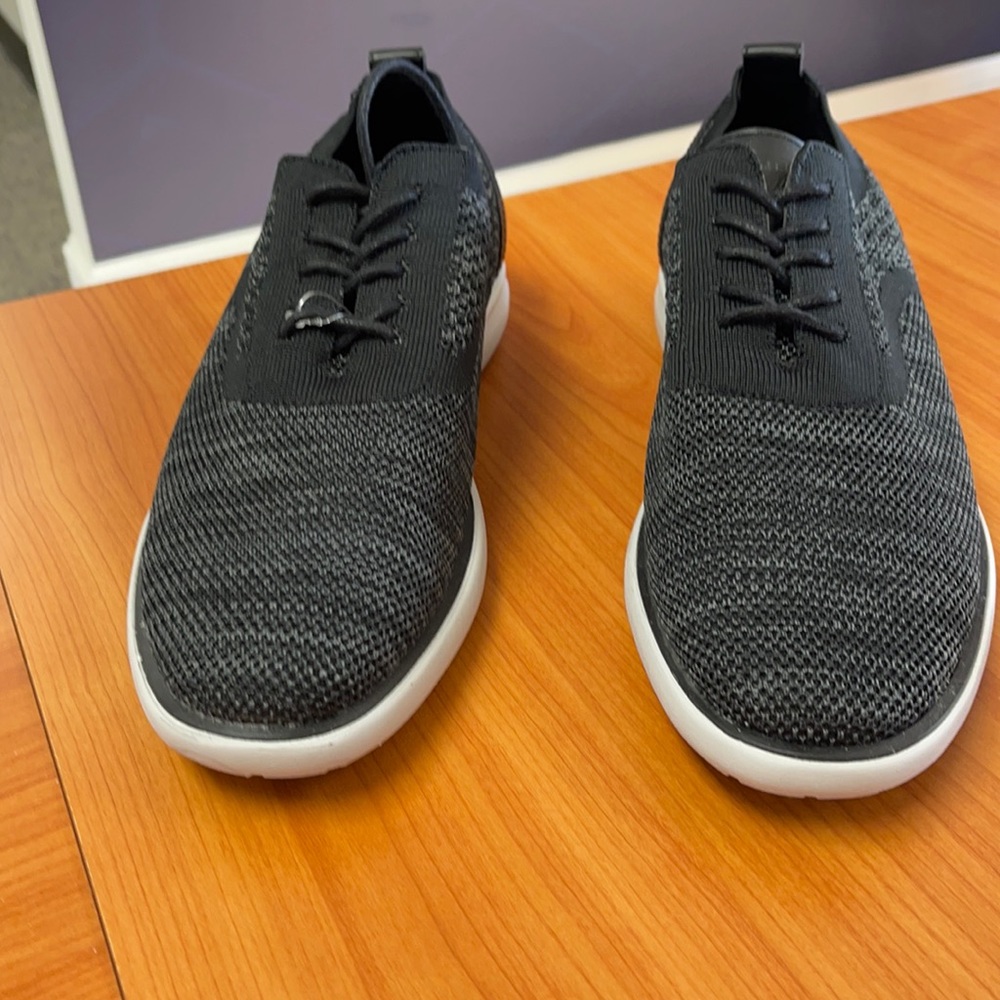 Brand new. Mens Black/Charcoal GH Bass Conner 2Tone knit Casual Shoe size 10.